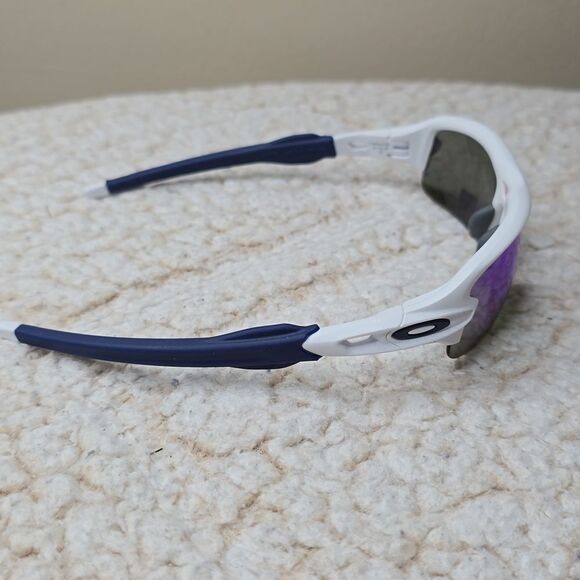 NWT Oakley Oj9008 Flak XXS Square Sunglasses Color: Matte White/Prizm Sapphire - Picture 3 of 9